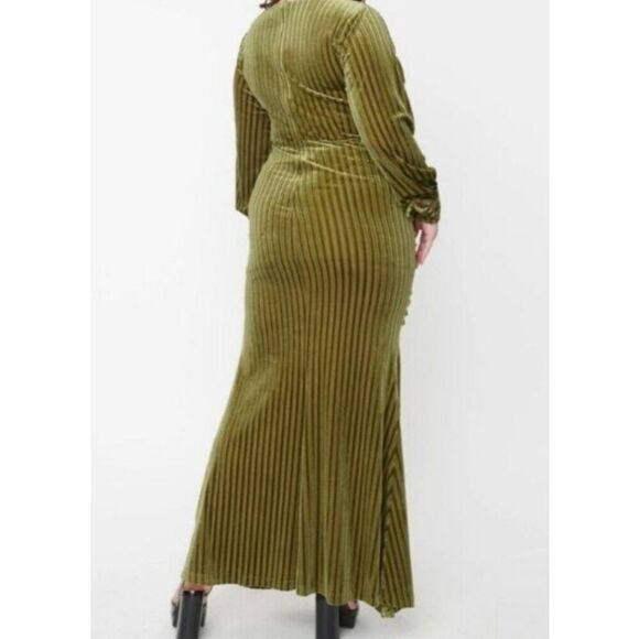 Unique Vintage Dress Plus Size 3XL/20 Moss Green Embossed Velvet Barrie Maxi - Picture 2 of 16